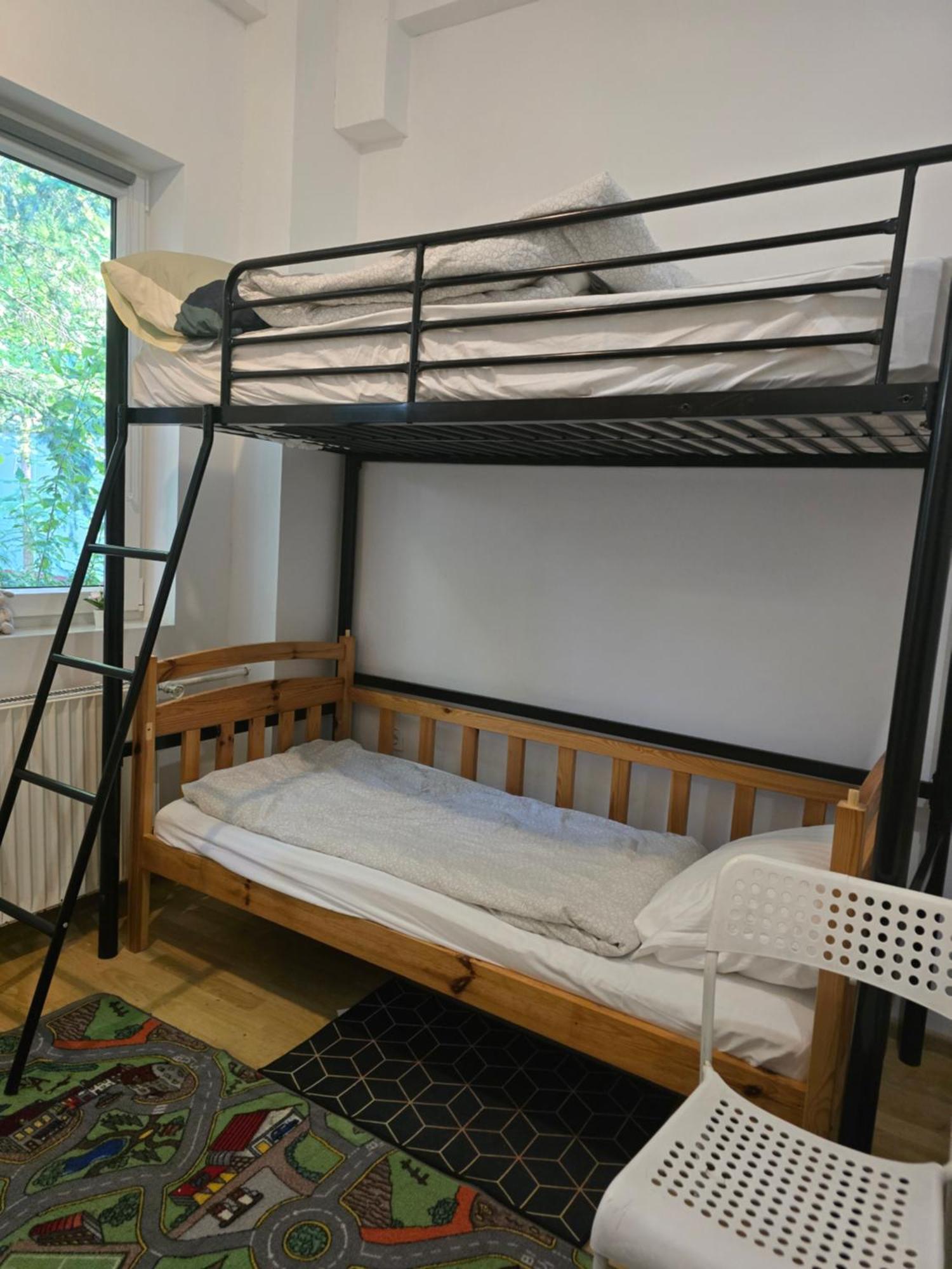 Hostel W Zielonce Зелонка Экстерьер фото