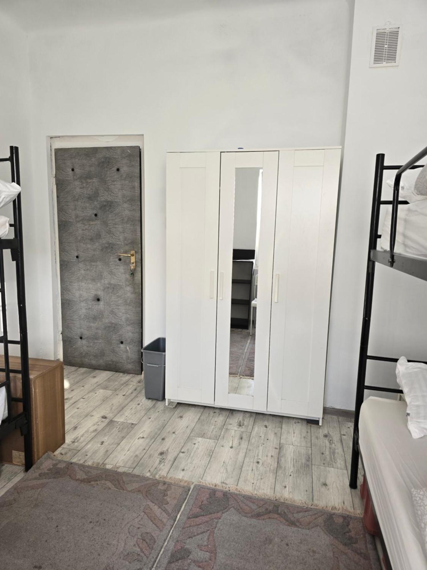 Hostel W Zielonce Зелонка Экстерьер фото