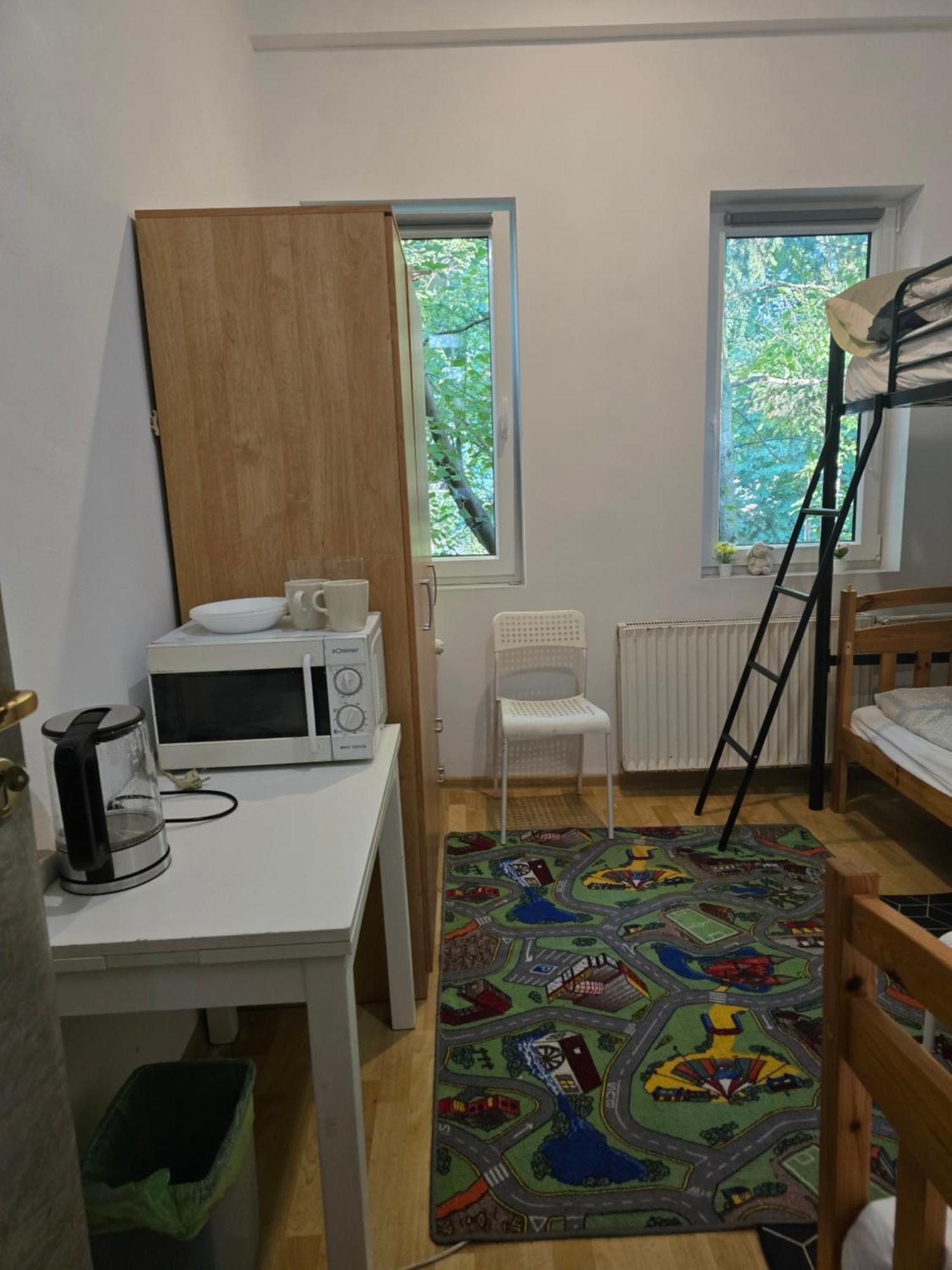 Hostel W Zielonce Зелонка Экстерьер фото