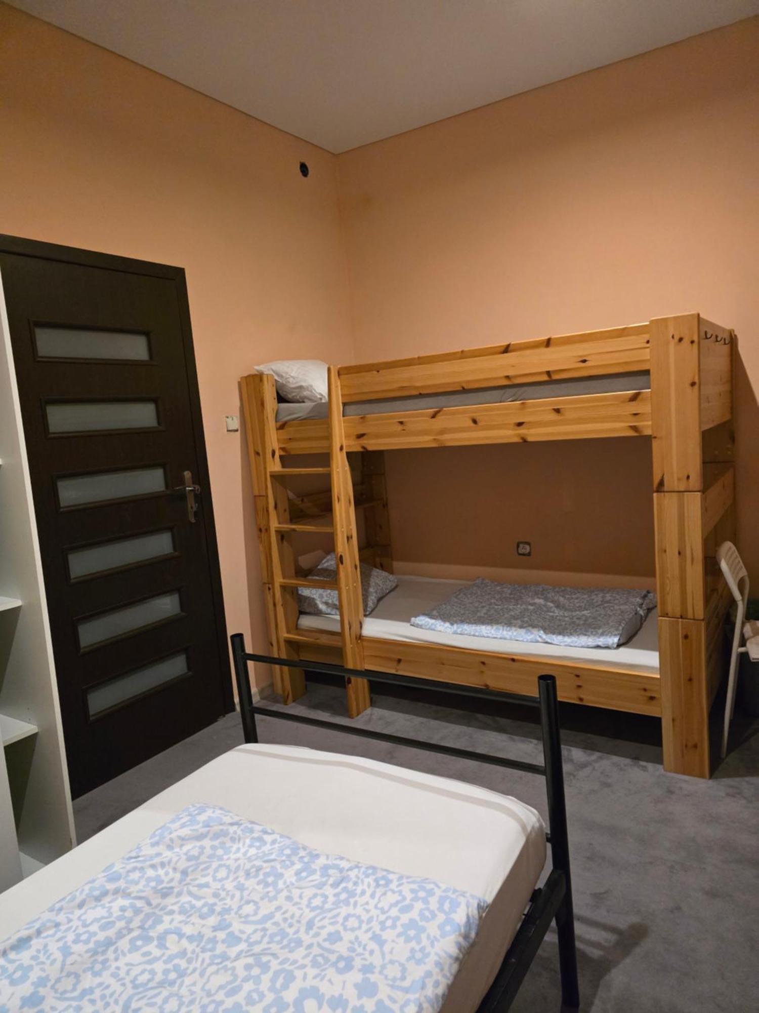 Hostel W Zielonce Зелонка Экстерьер фото